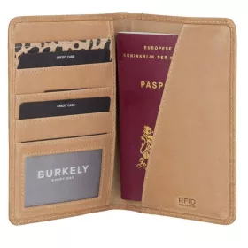   Burkely Croco Caia bézs színű bőr útlevél- és kártyatartó RFID védelemmel