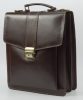 Maxmoda férfi olasz sötétbarna marhabőr oldaltáska 26 x 31 cm.
